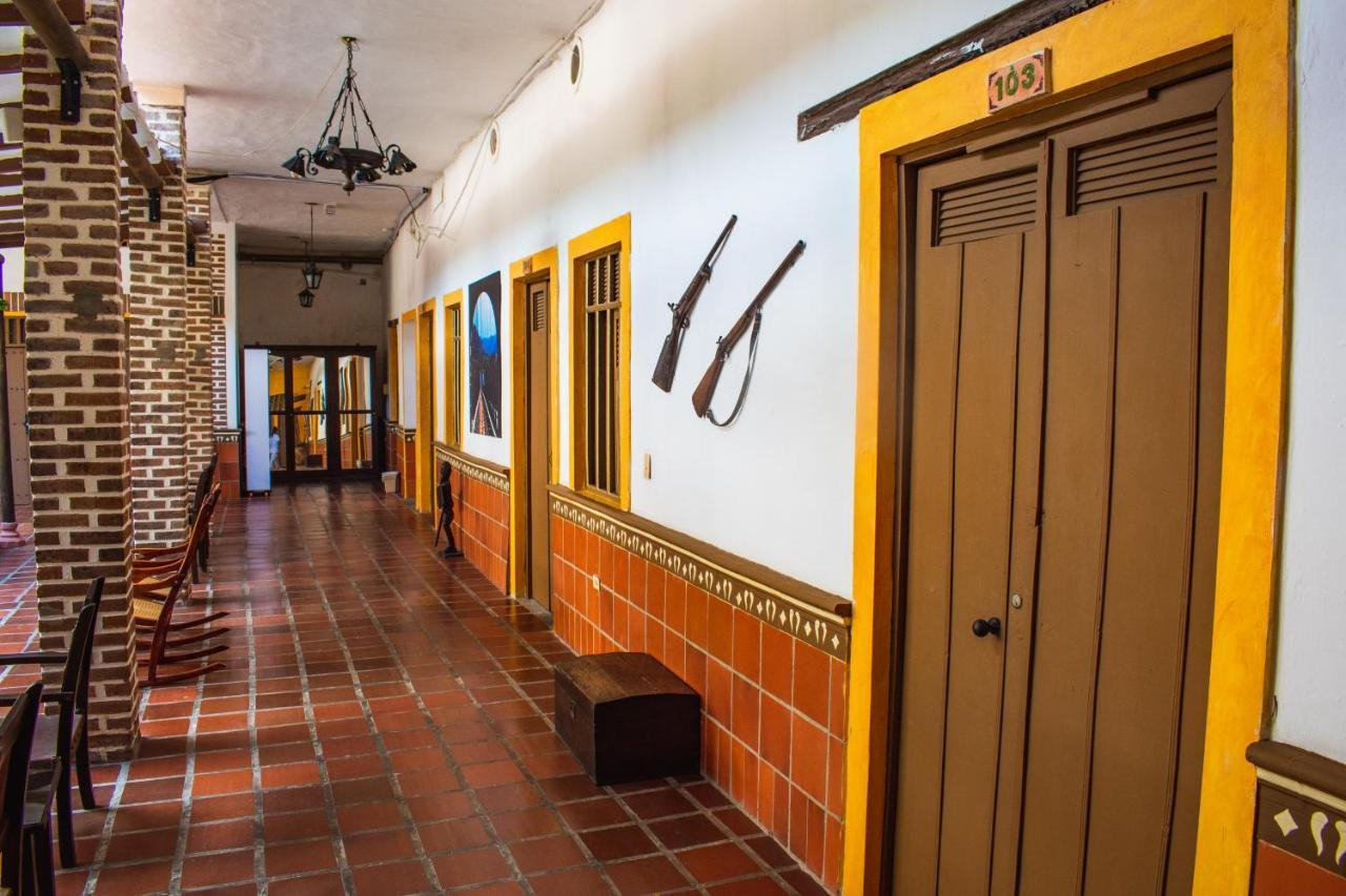Hotel Caseron Del Parque Santa Fe de Antioquia Exterior photo