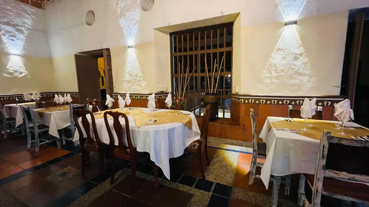 Hotel Caseron Del Parque Santa Fe de Antioquia Exterior photo