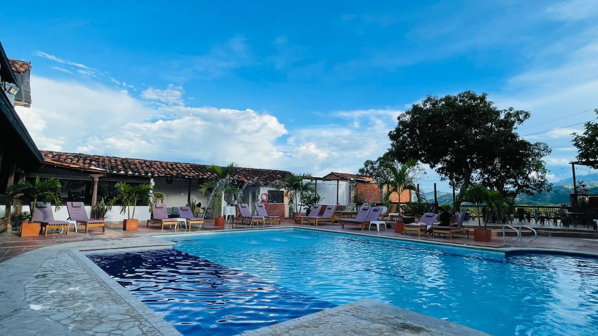 Hotel Caseron Del Parque Santa Fe de Antioquia Exterior photo